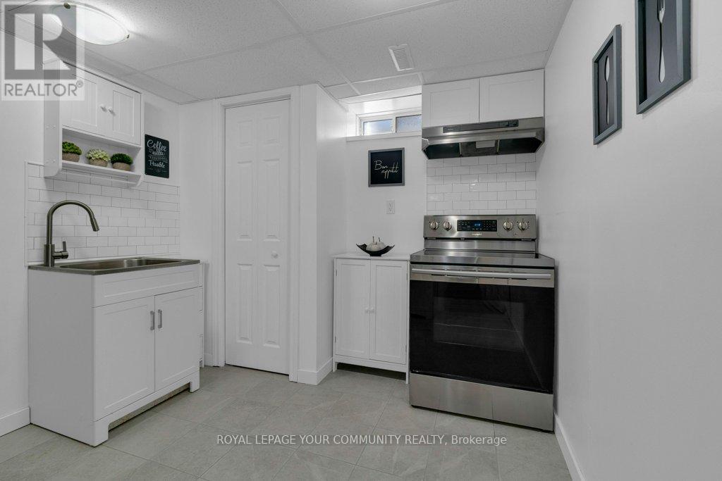 Photo 39 of 258 Harding Park Street, Newmarket ON