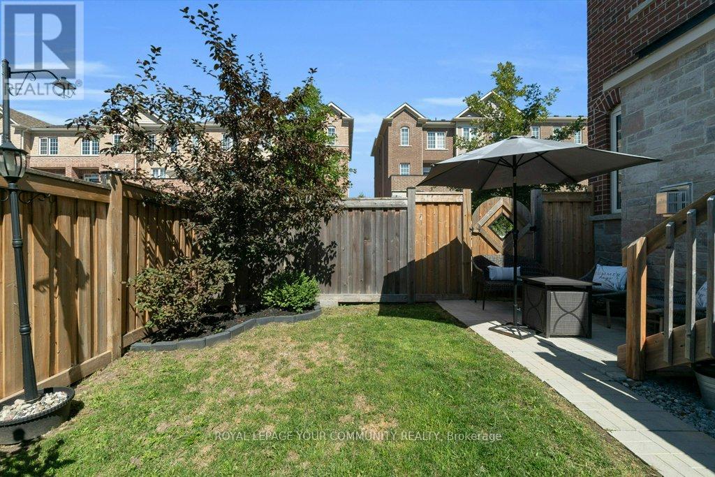 Photo 47 of 258 Harding Park Street, Newmarket ON