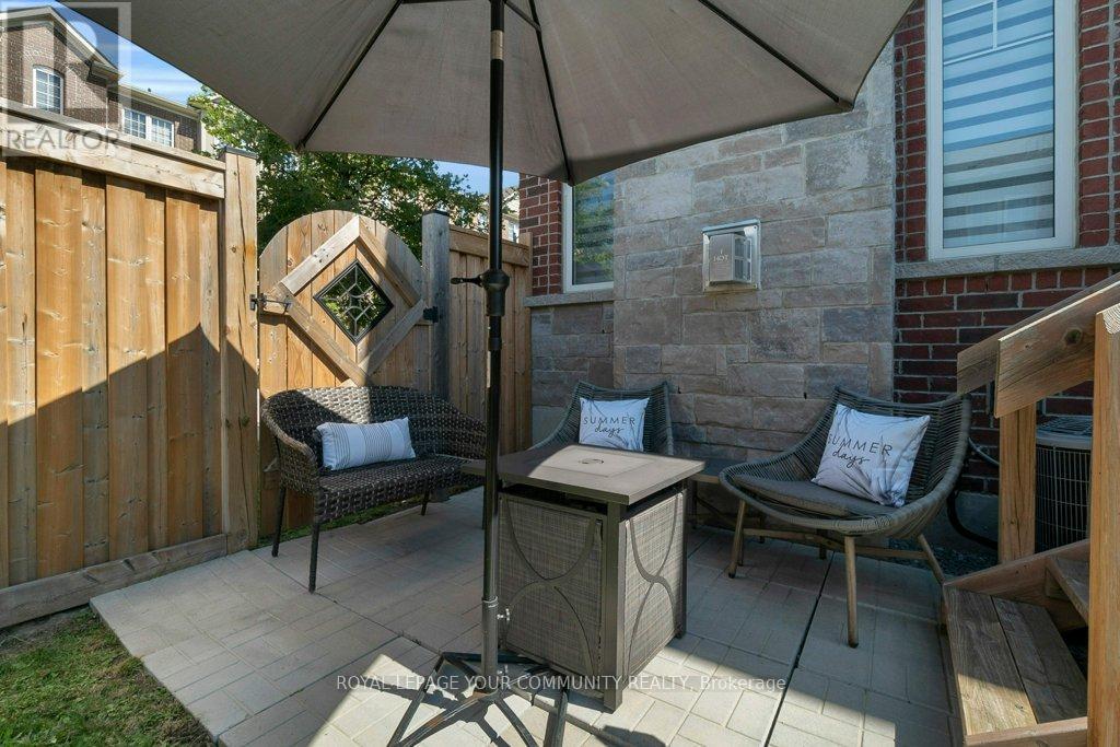 Photo 48 of 258 Harding Park Street, Newmarket ON