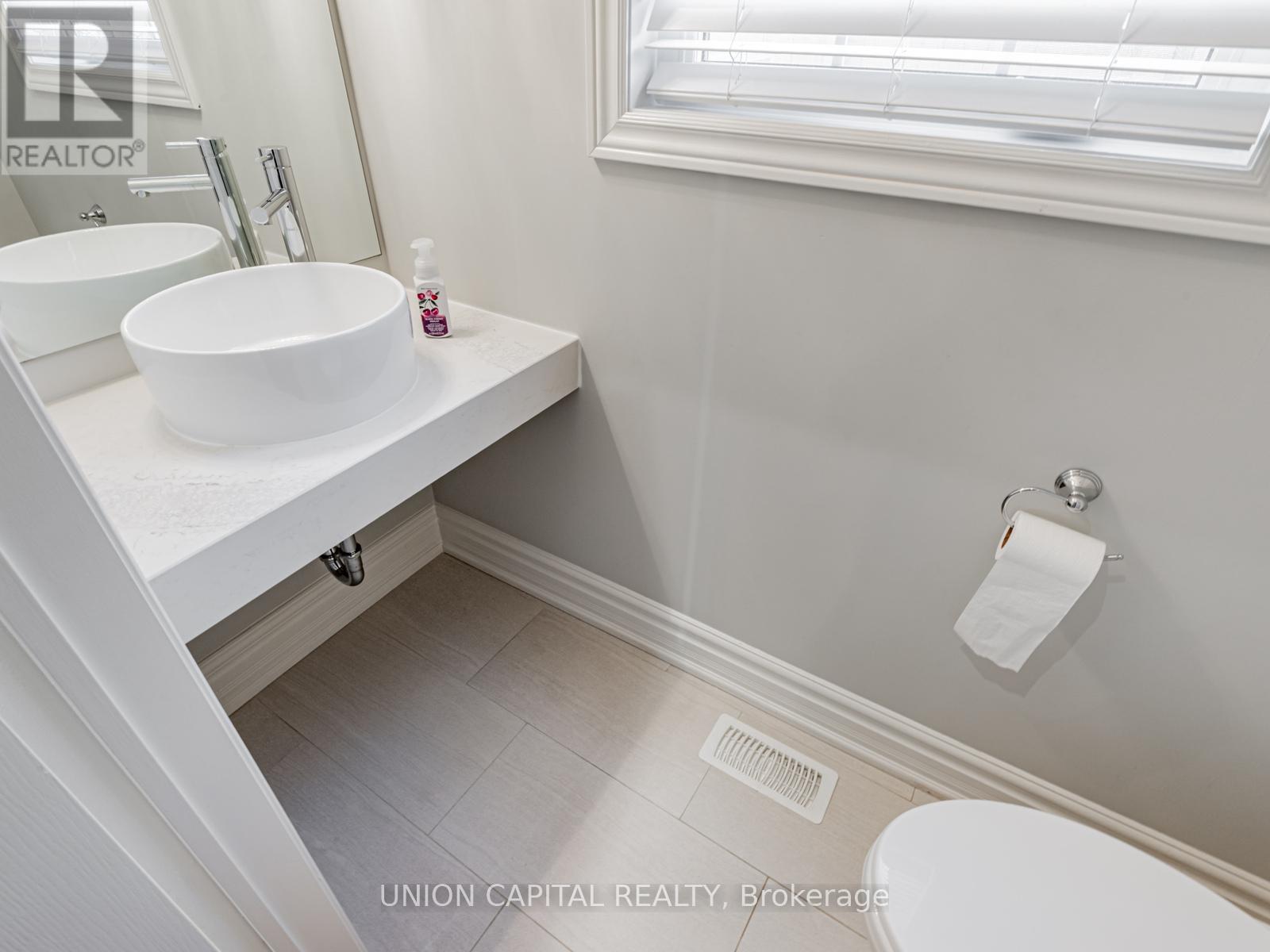 Photo 27 of 100 Albert Lewis Street, Markham ON