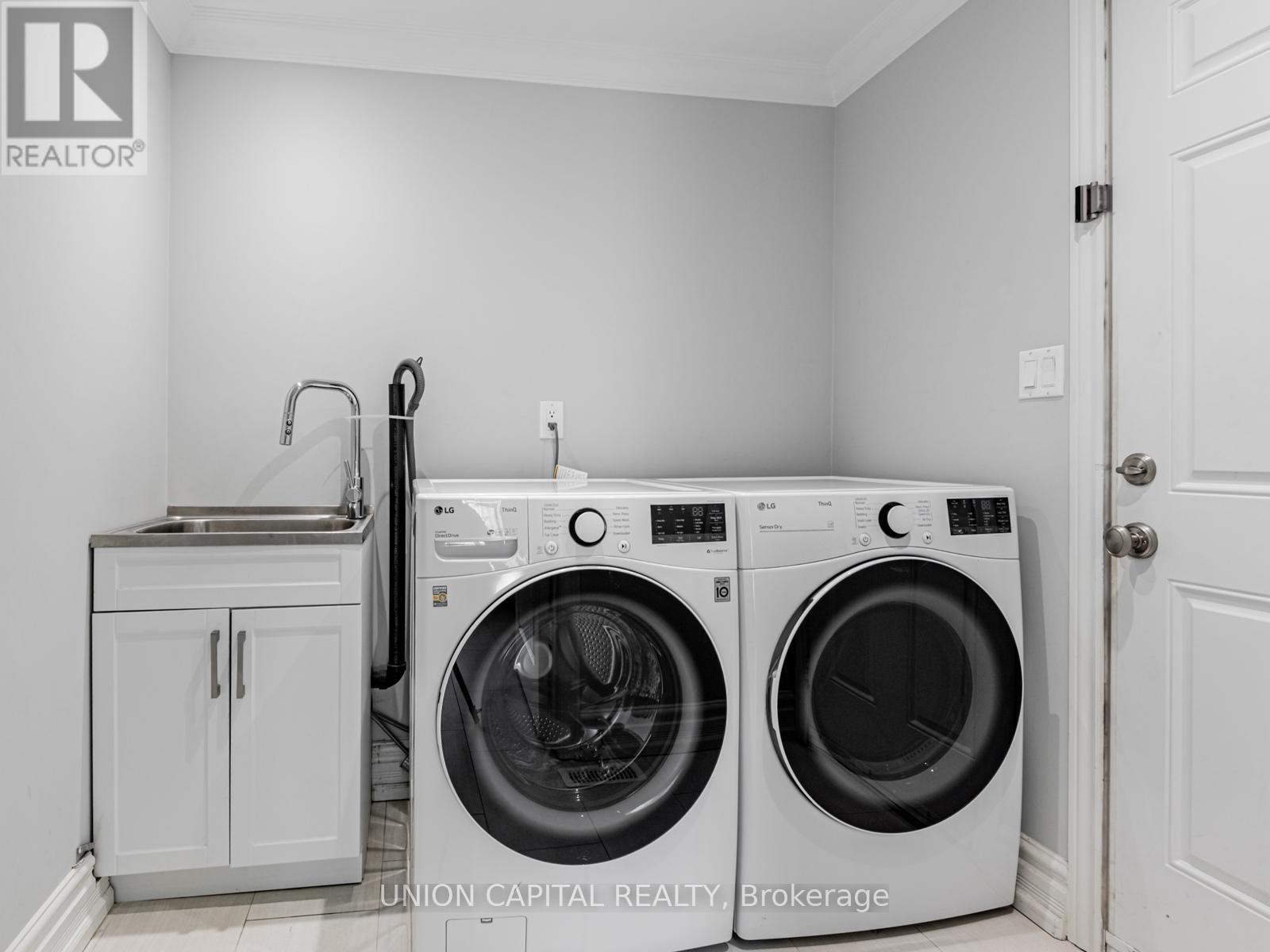 Photo 28 of 100 Albert Lewis Street, Markham ON