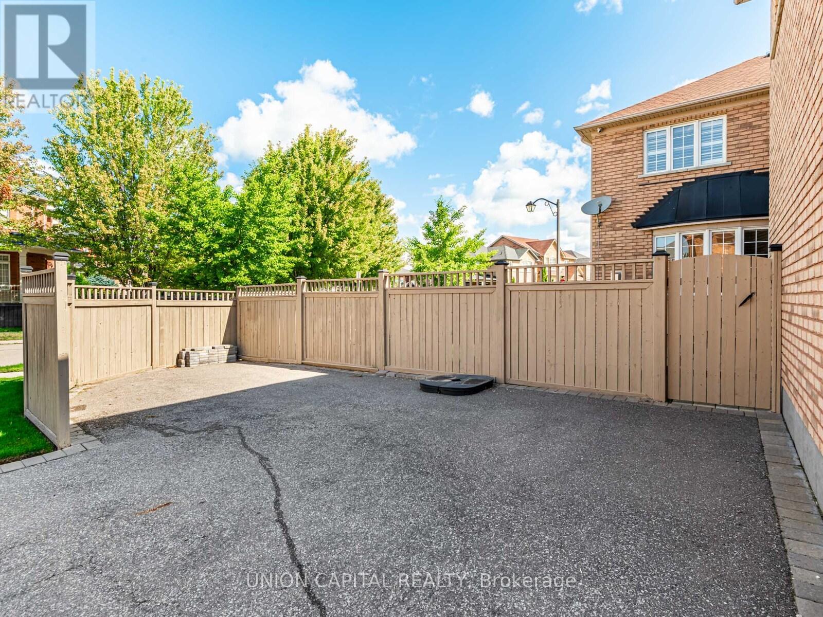 Photo 50 of 100 Albert Lewis Street, Markham ON