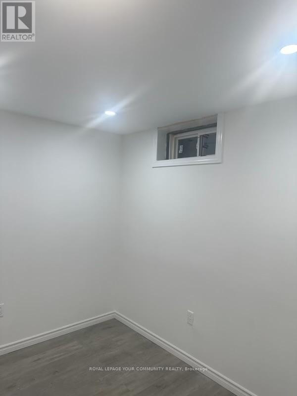 Photo 15 of 47 Chiswick Crescent, Aurora ON