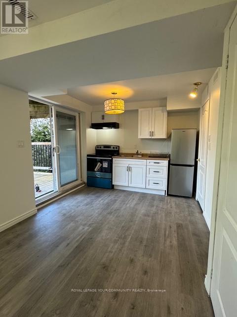 Photo 5 of 47 Chiswick Crescent, Aurora ON