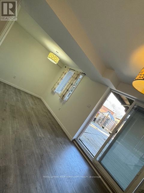 Photo 6 of 47 Chiswick Crescent, Aurora ON