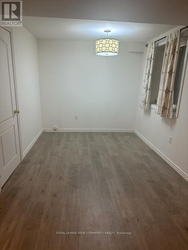 Photo 9 of 47 Chiswick Crescent, Aurora ON