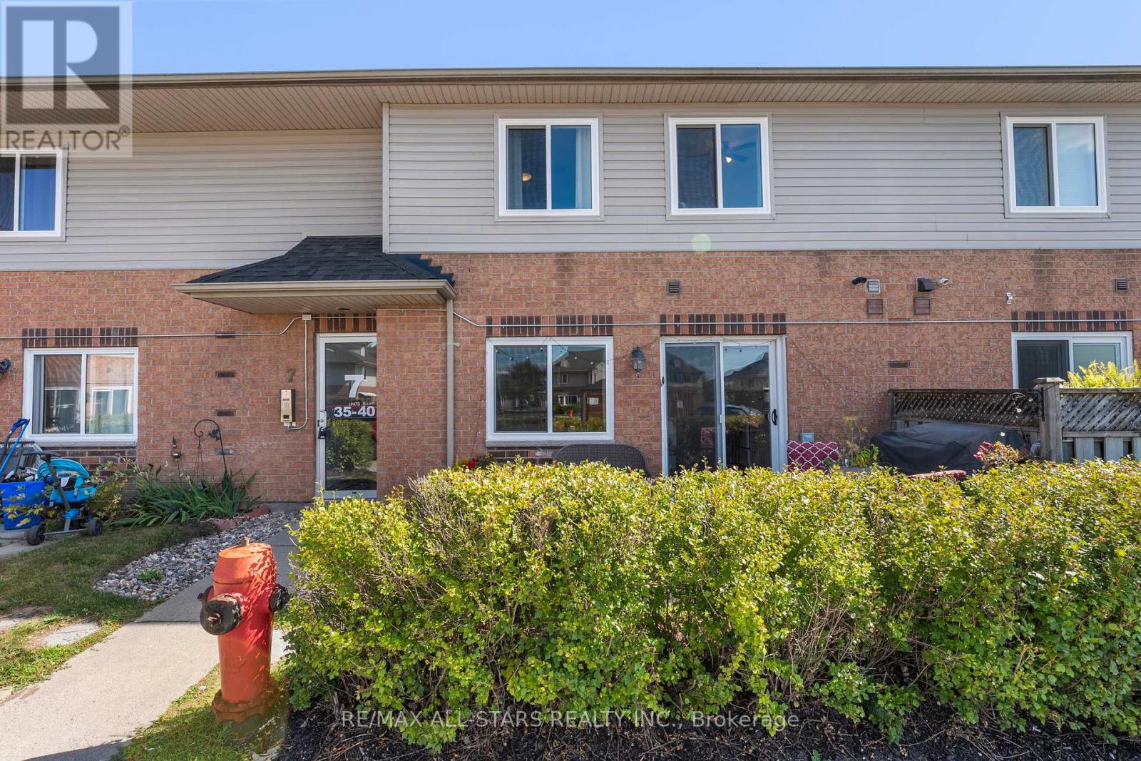 Photo 1 of 36 1 Testa Road, Uxbridge ON