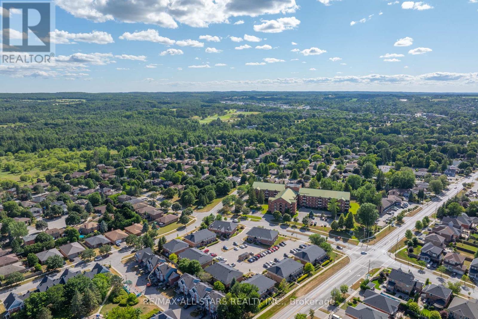 Photo 17 of 36 1 Testa Road, Uxbridge ON