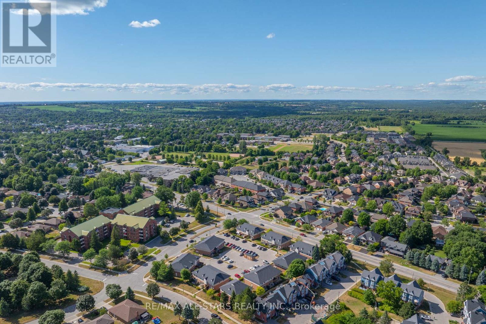 Photo 18 of 36 1 Testa Road, Uxbridge ON
