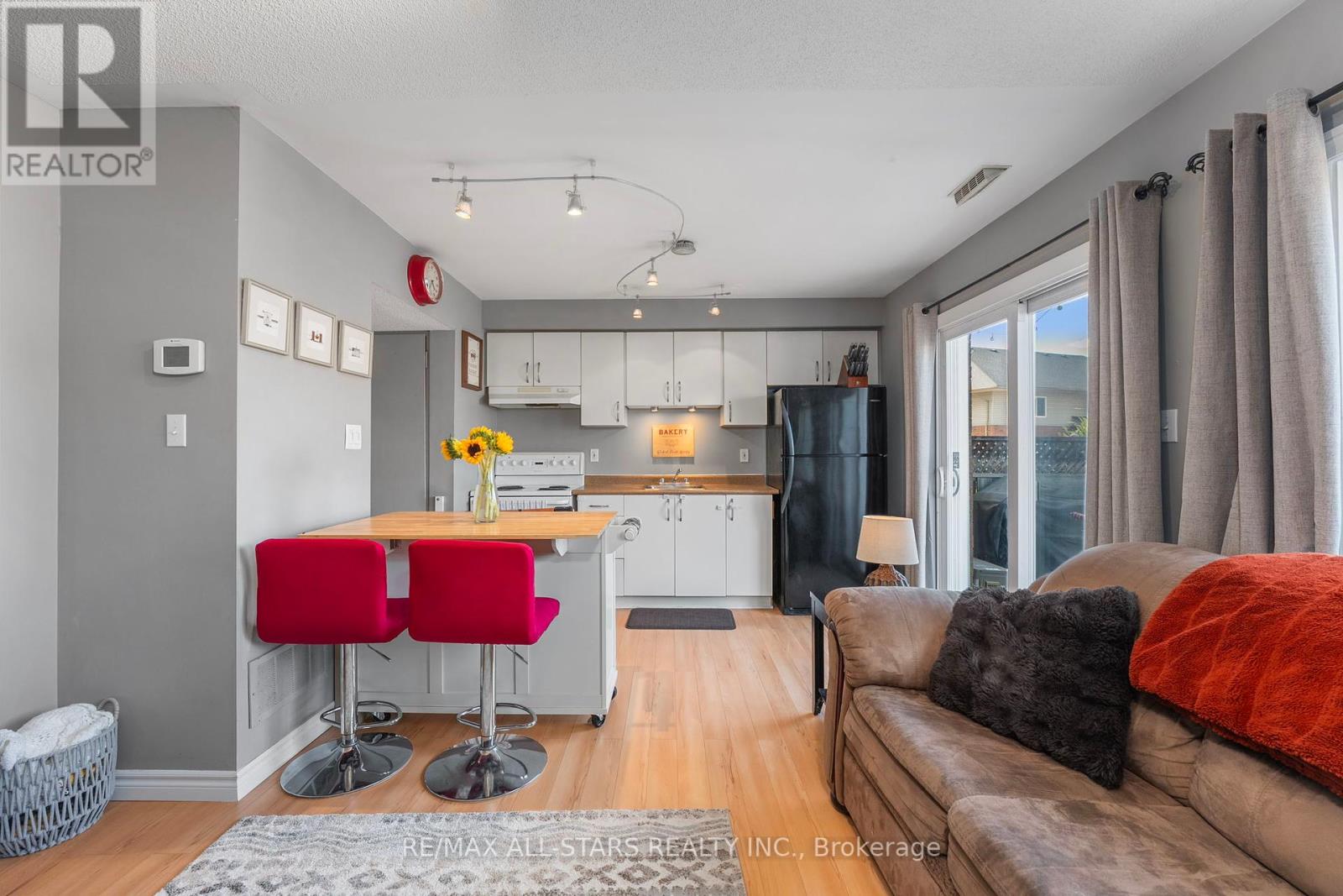 Photo 3 of 36 1 Testa Road, Uxbridge ON