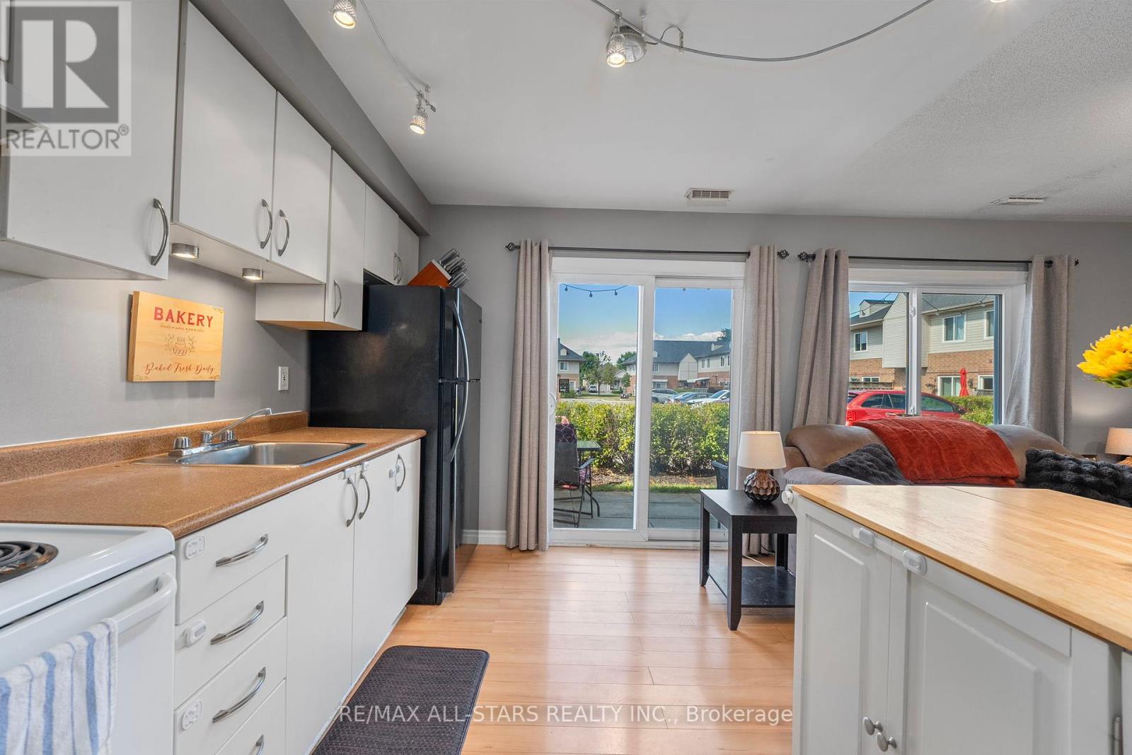 Photo 5 of 36 1 Testa Road, Uxbridge ON
