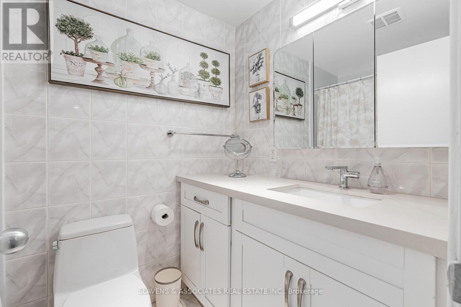 Photo 21 of 54 141 Clark Avenue, Markham ON