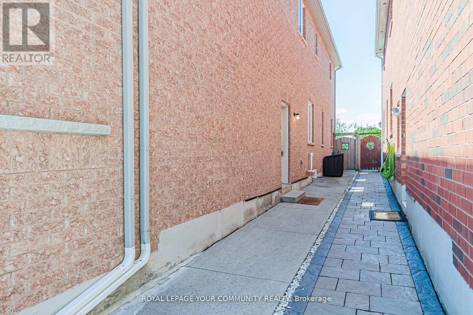 Photo 2 of Basement 6 Round Hill Court S, Markham ON