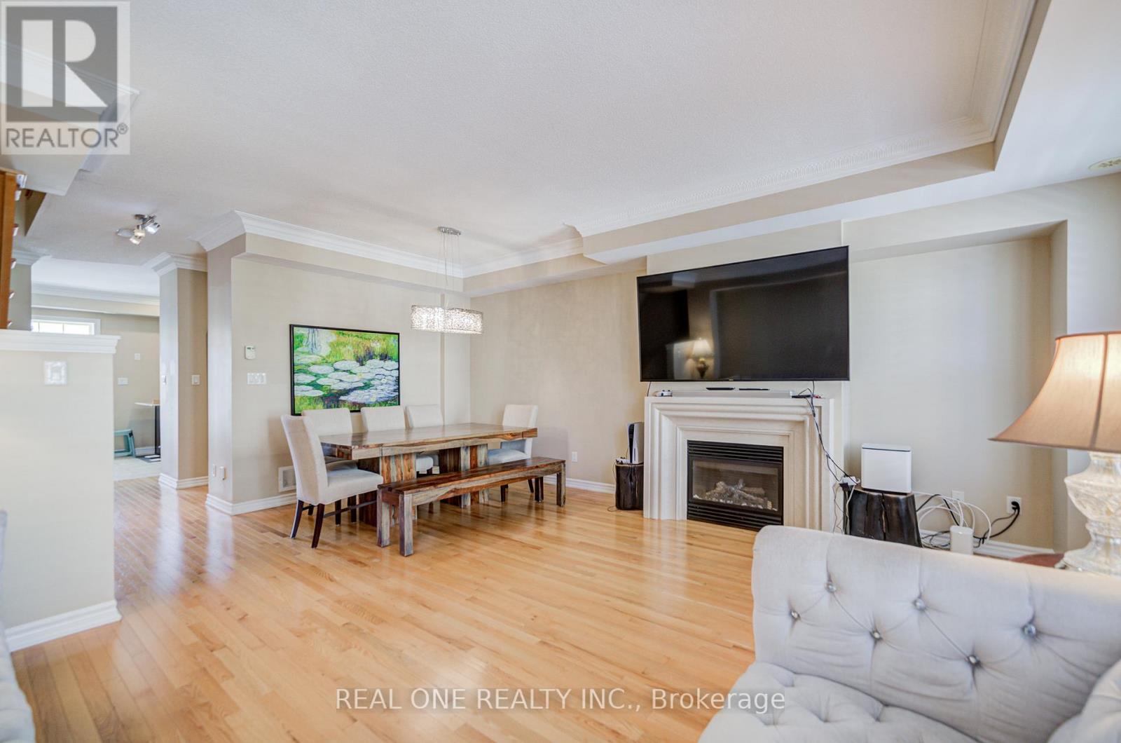 Photo 11 of 9 Ruskov Lane, Markham ON