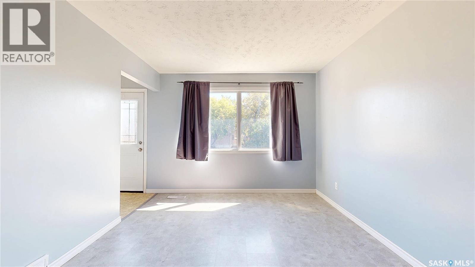 Photo 11 of 2070 Lindsay Street, Regina SK