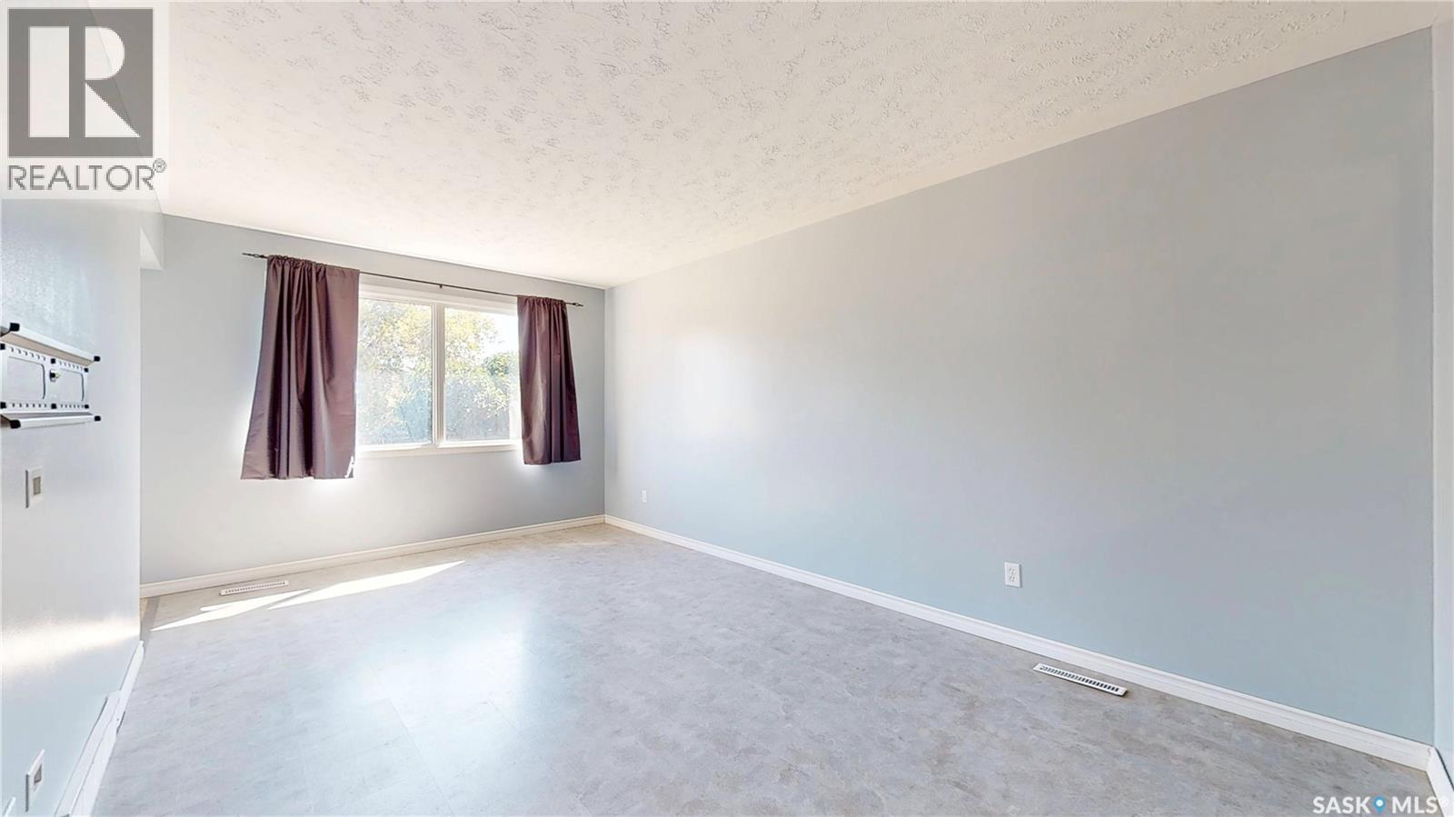 Photo 12 of 2070 Lindsay Street, Regina SK