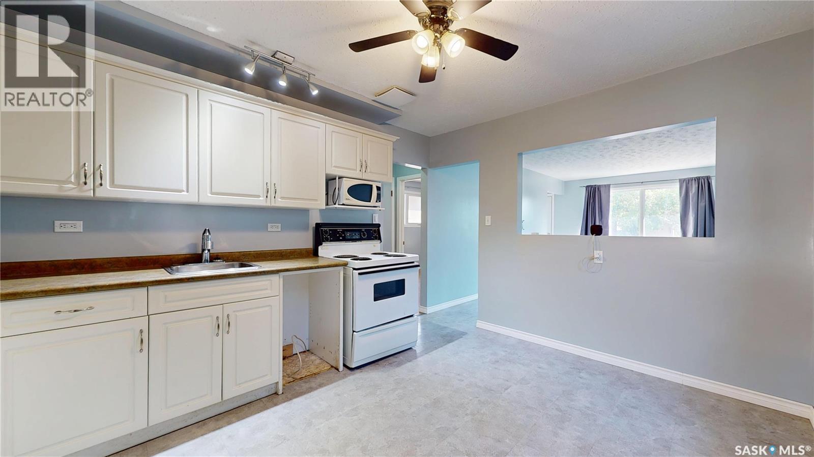 Photo 13 of 2070 Lindsay Street, Regina SK