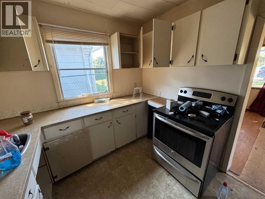 Photo 6 of 9509 104 Avenue, Grande Prairie AB