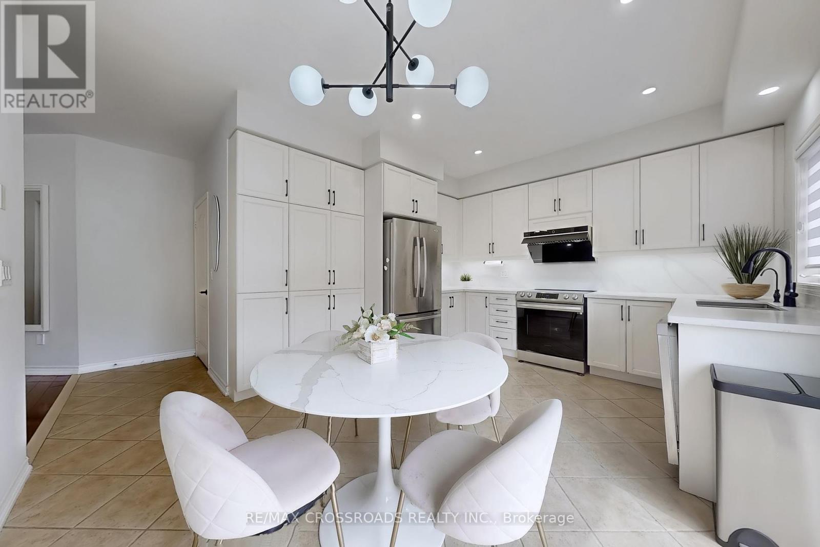 Photo 12 of 4262 Vivaldi Road, Burlington ON