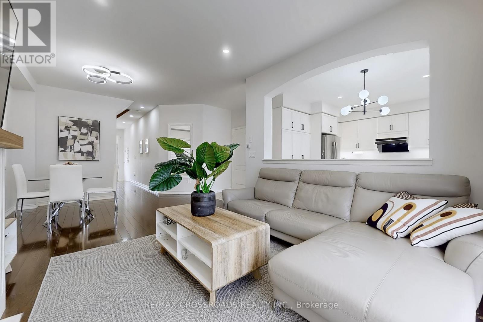 Photo 3 of 4262 Vivaldi Road, Burlington ON