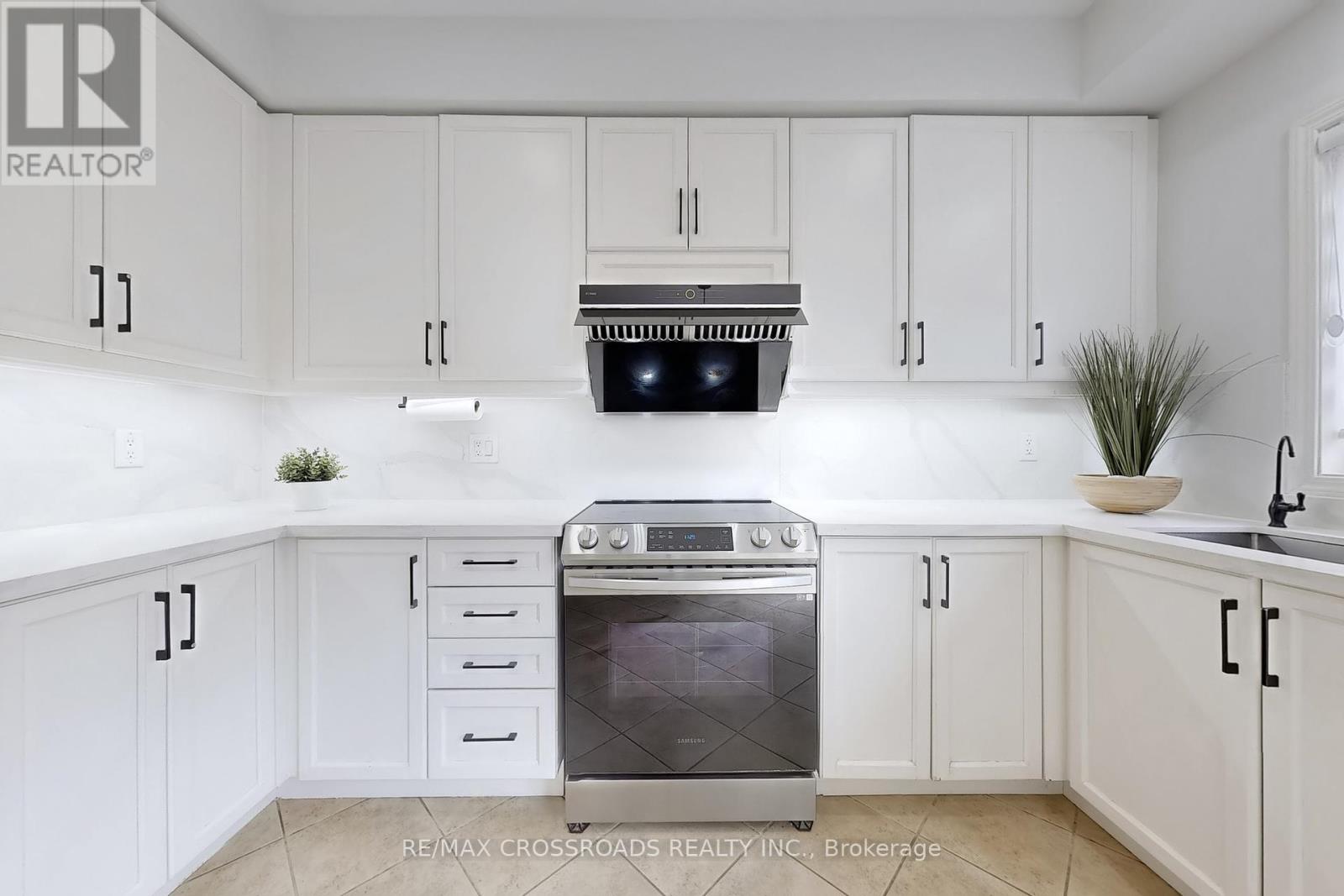 Photo 8 of 4262 Vivaldi Road, Burlington ON