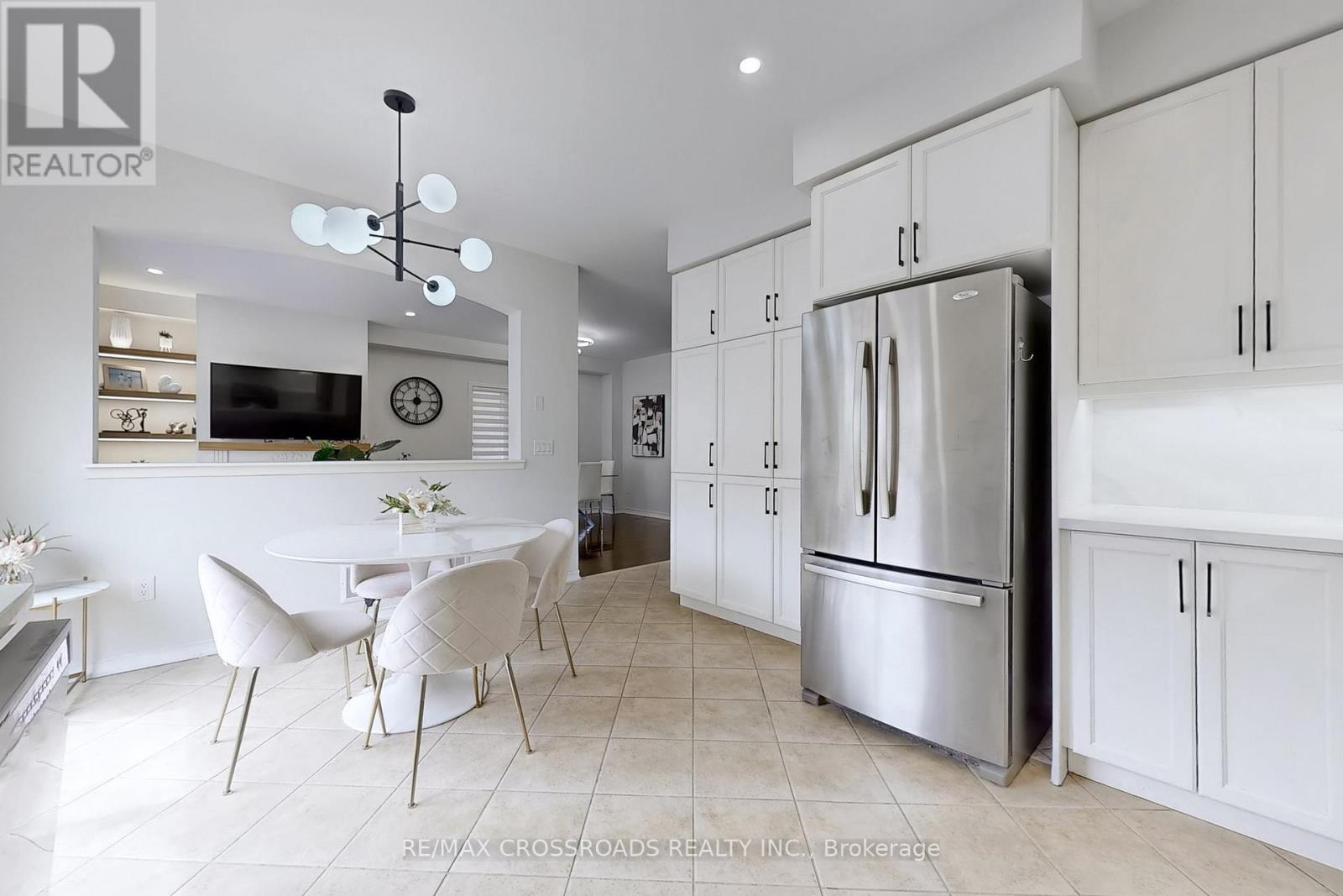 Photo 9 of 4262 Vivaldi Road, Burlington ON