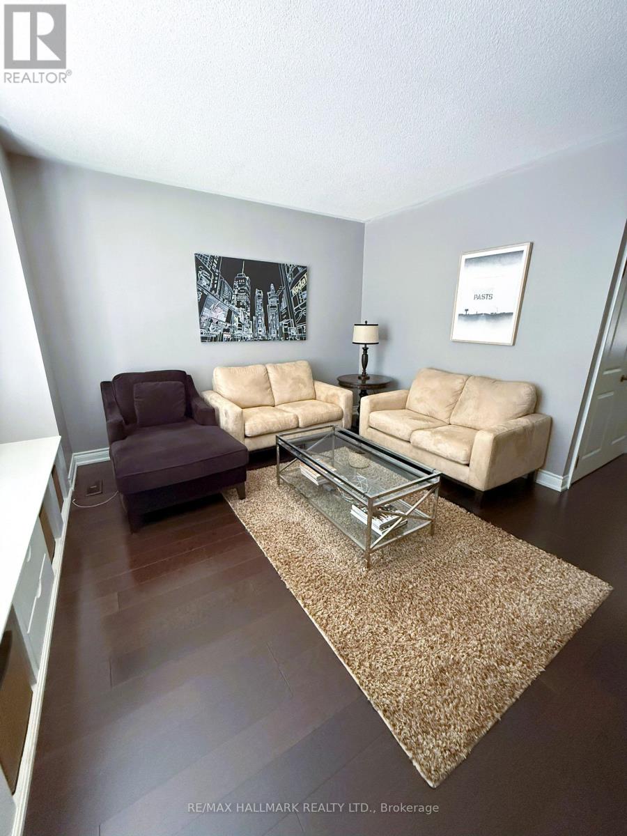 Photo 13 of 215 Queenslea Avenue S, Toronto ON