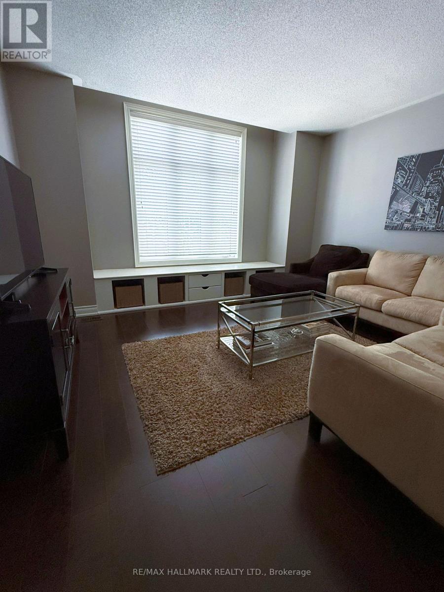 Photo 14 of 215 Queenslea Avenue S, Toronto ON