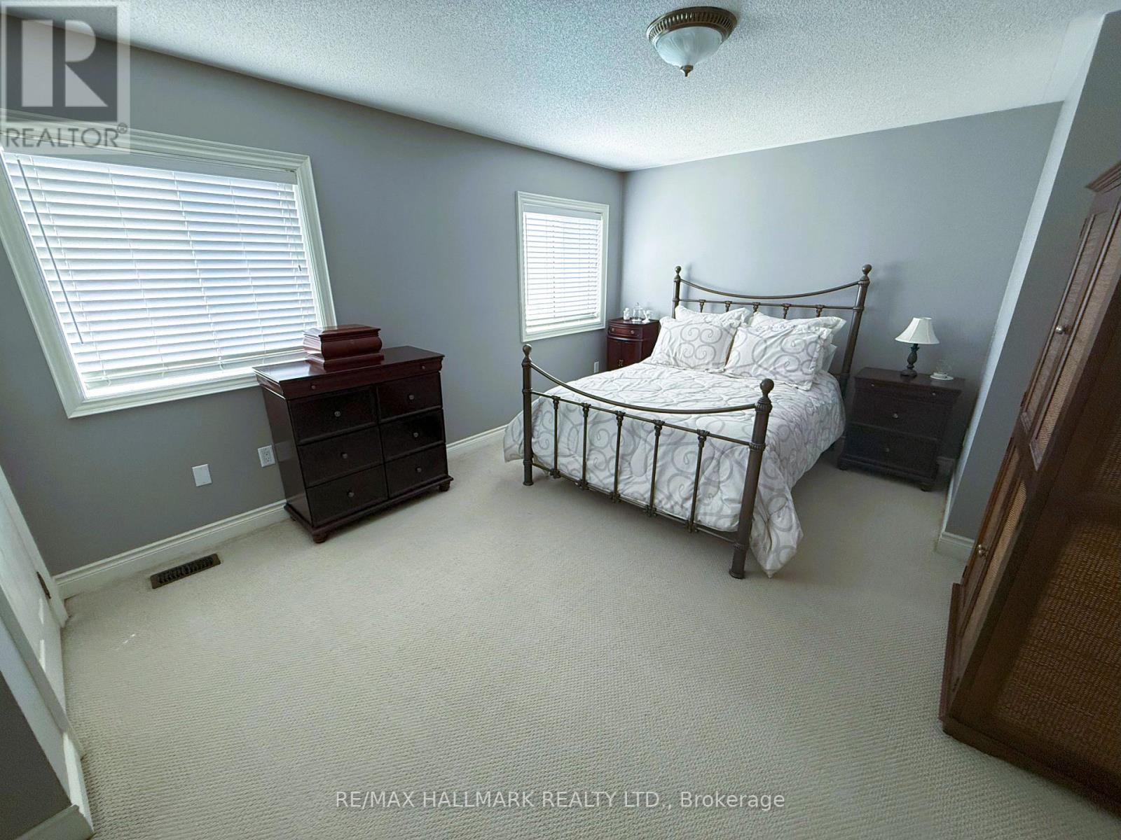 Photo 17 of 215 Queenslea Avenue S, Toronto ON