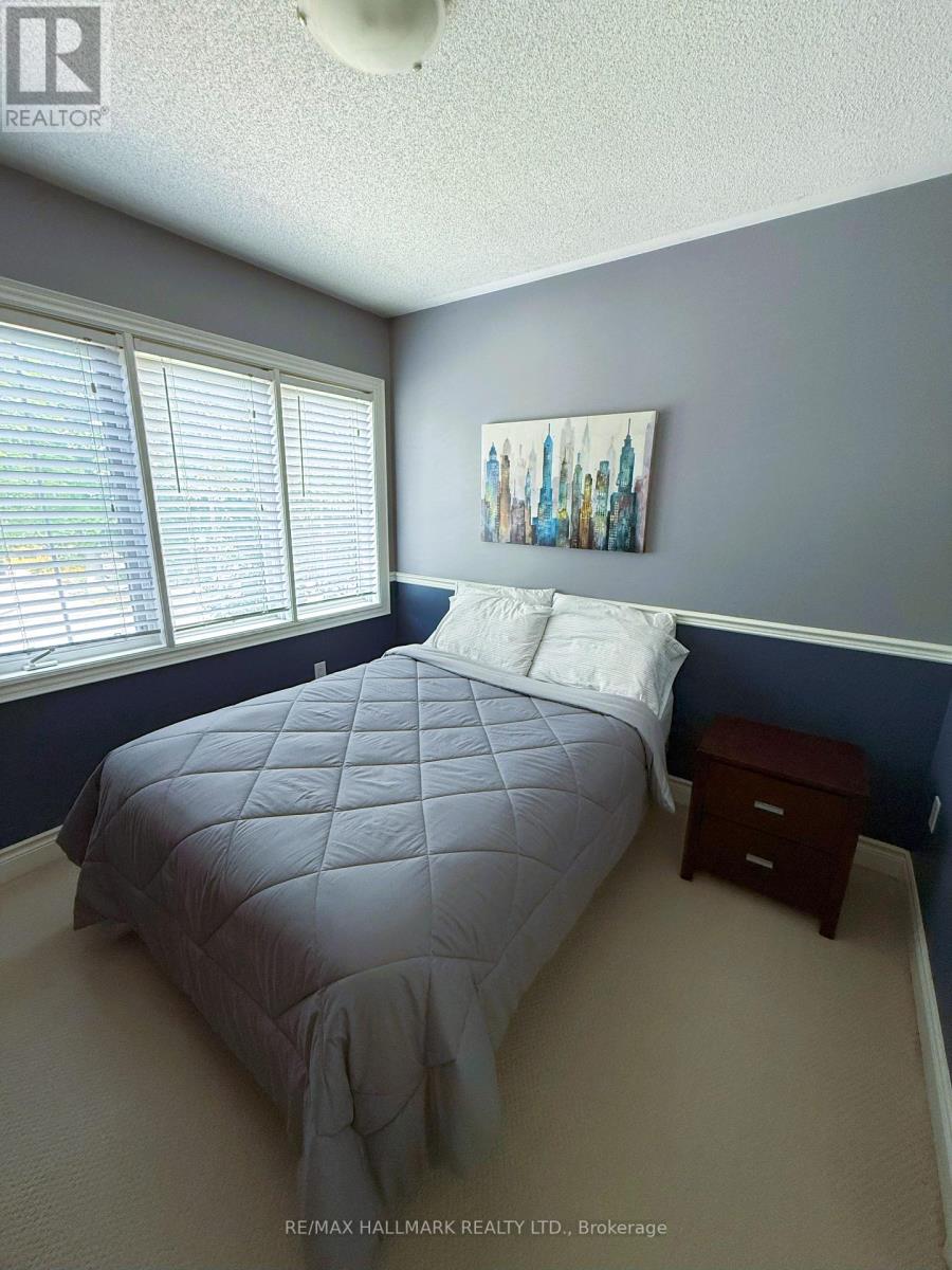Photo 20 of 215 Queenslea Avenue S, Toronto ON