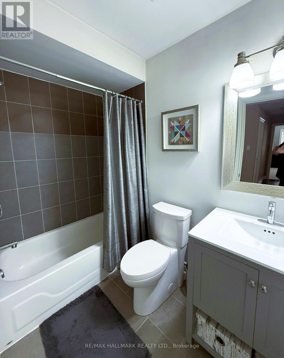 Photo 21 of 215 Queenslea Avenue S, Toronto ON