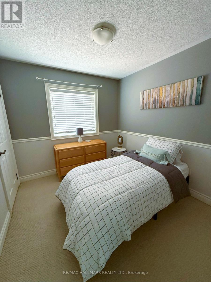 Photo 22 of 215 Queenslea Avenue S, Toronto ON