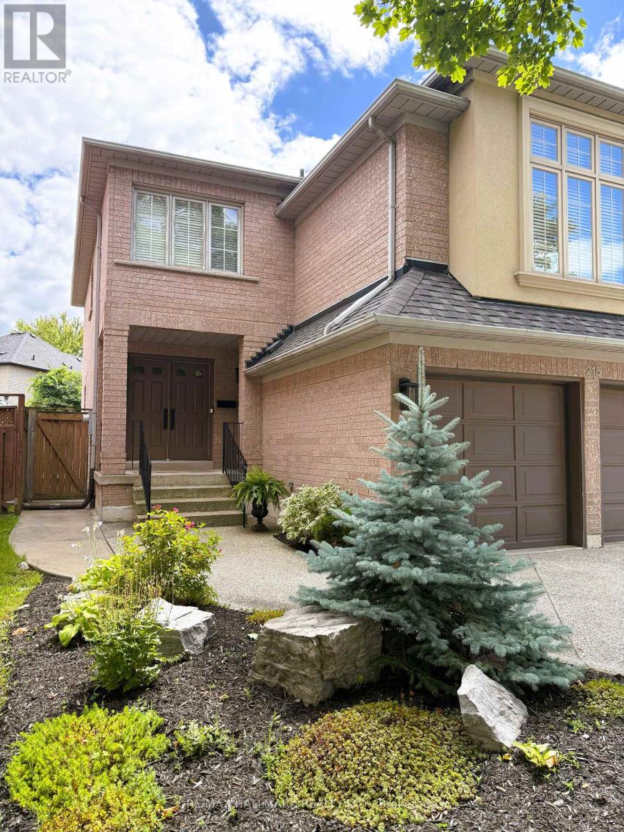 Photo 4 of 215 Queenslea Avenue S, Toronto ON