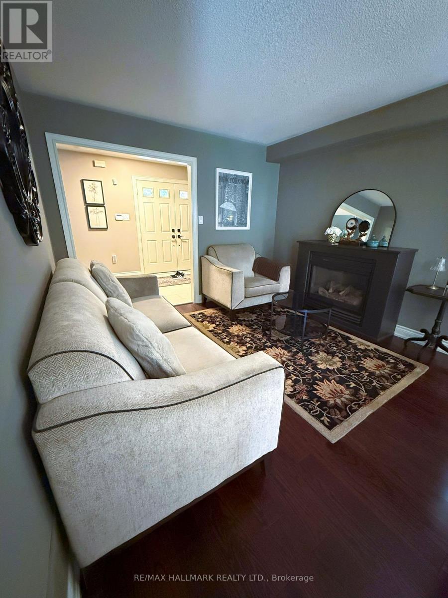 Photo 8 of 215 Queenslea Avenue S, Toronto ON