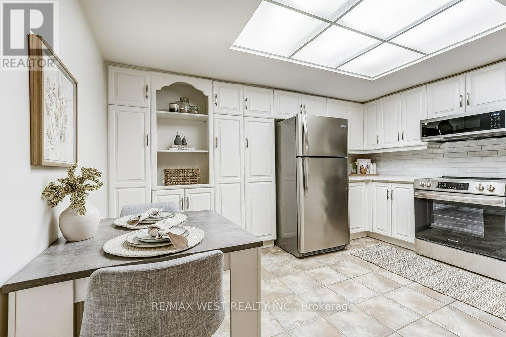 Photo 10 of 707 1237 North Shore Boulevard E, Burlington ON