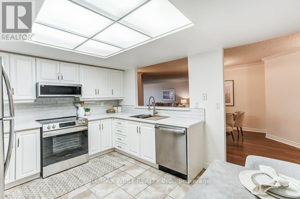 Photo 11 of 707 1237 North Shore Boulevard E, Burlington ON