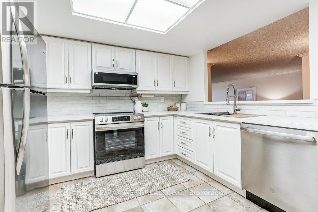 Photo 13 of 707 1237 North Shore Boulevard E, Burlington ON