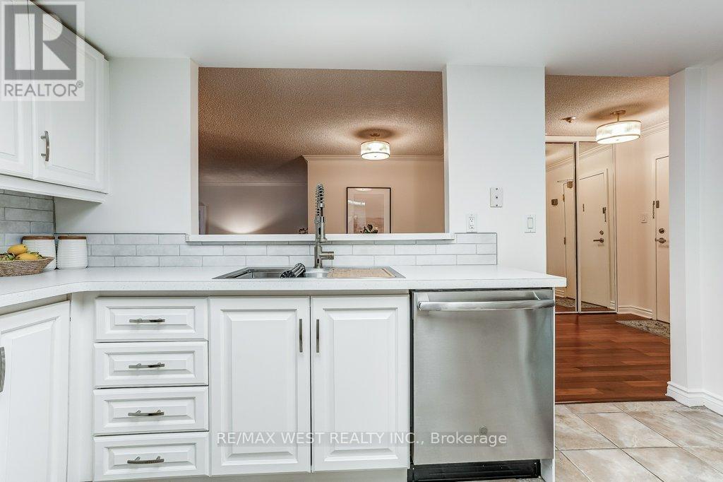 Photo 14 of 707 1237 North Shore Boulevard E, Burlington ON