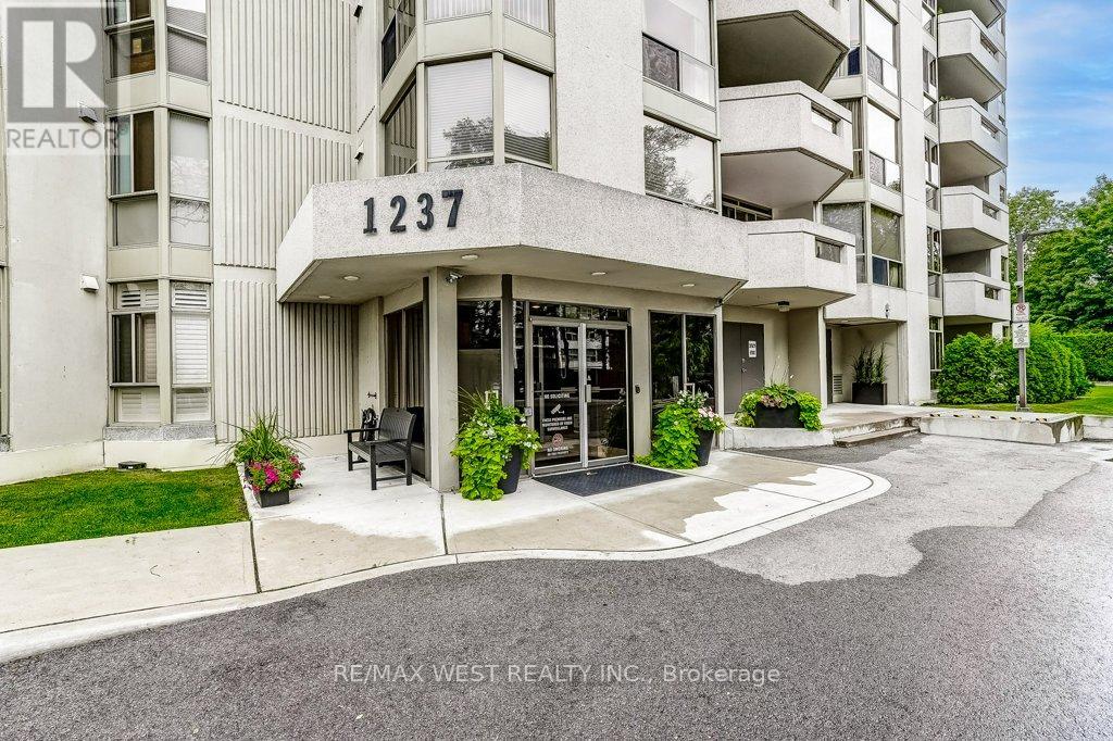 Photo 3 of 707 1237 North Shore Boulevard E, Burlington ON
