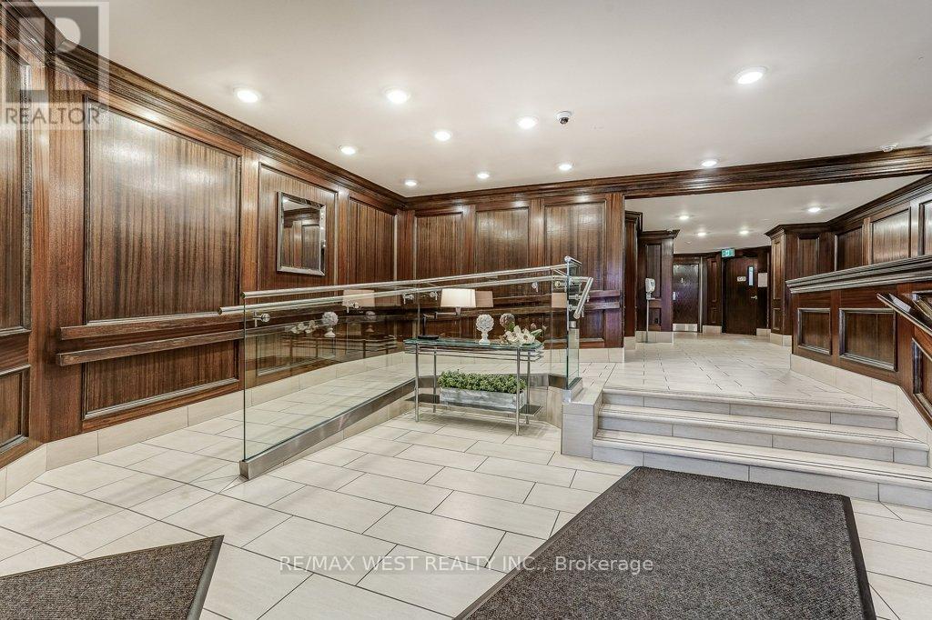 Photo 4 of 707 1237 North Shore Boulevard E, Burlington ON