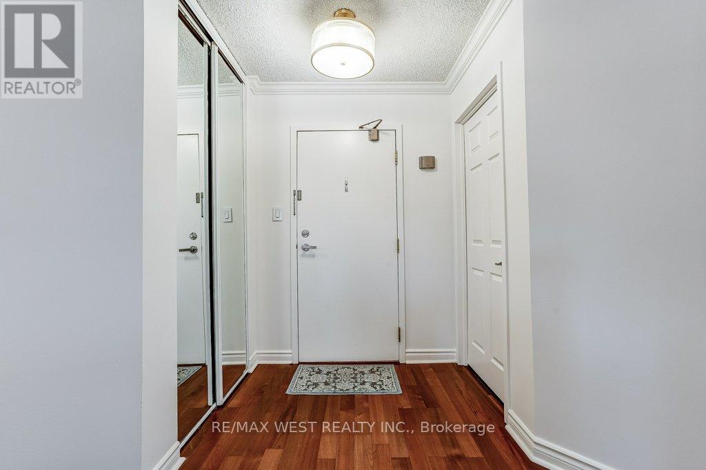 Photo 7 of 707 1237 North Shore Boulevard E, Burlington ON