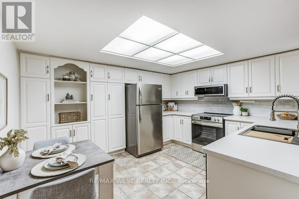 Photo 9 of 707 1237 North Shore Boulevard E, Burlington ON