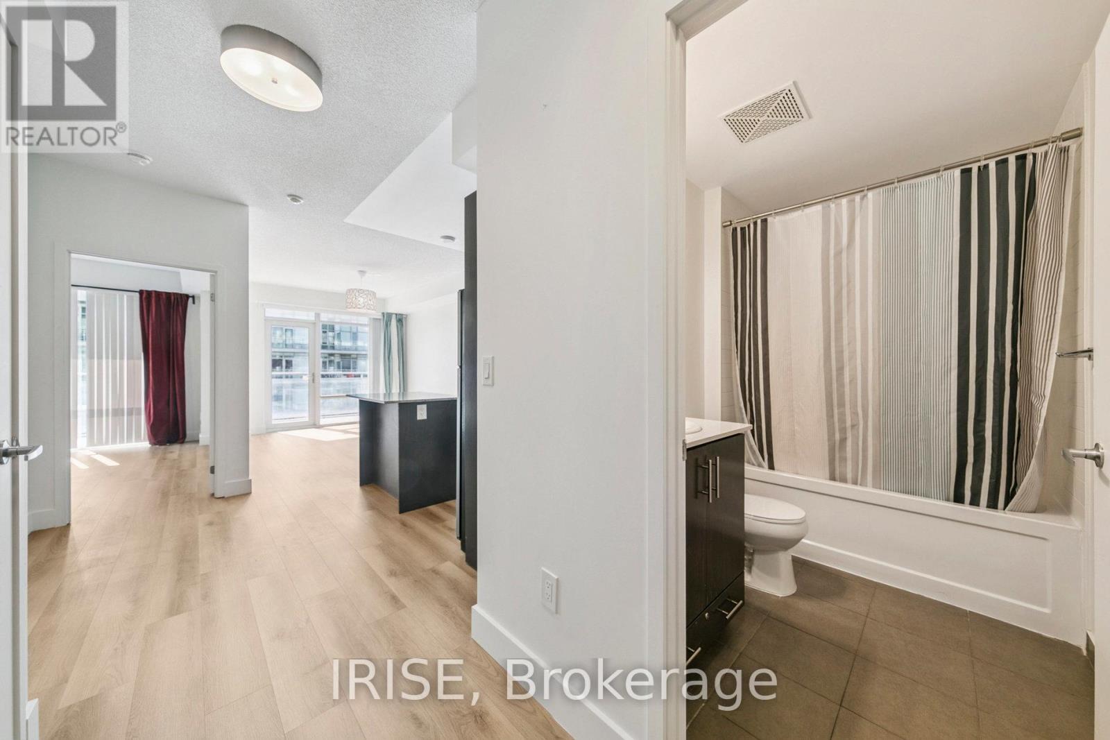 Photo 3 of 2103 360 Square One Drive, Mississauga ON