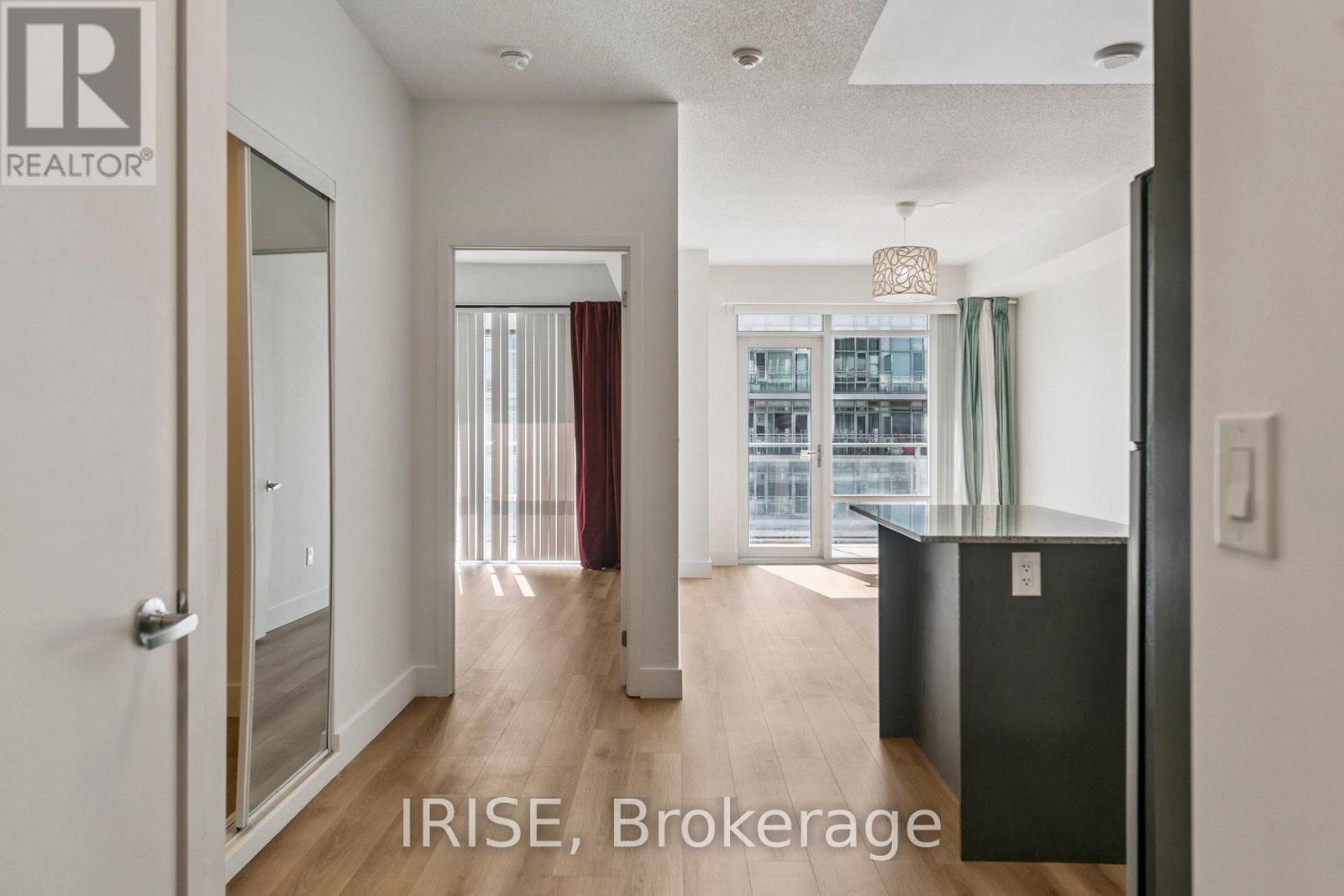 Photo 4 of 2103 360 Square One Drive, Mississauga ON