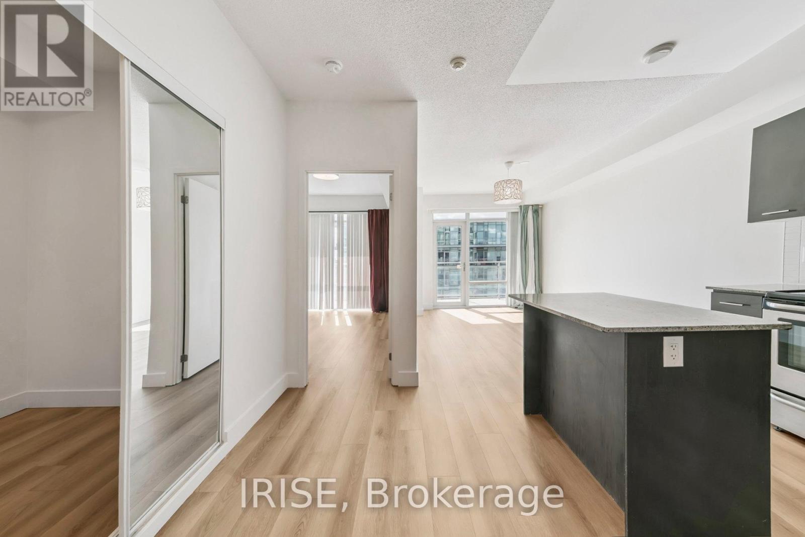 Photo 5 of 2103 360 Square One Drive, Mississauga ON