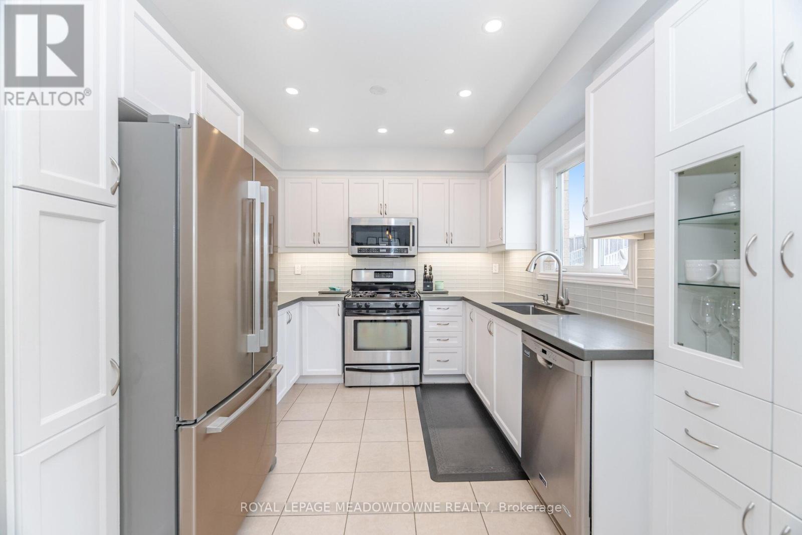 Photo 13 of 345 Bussel Crescent, Milton ON