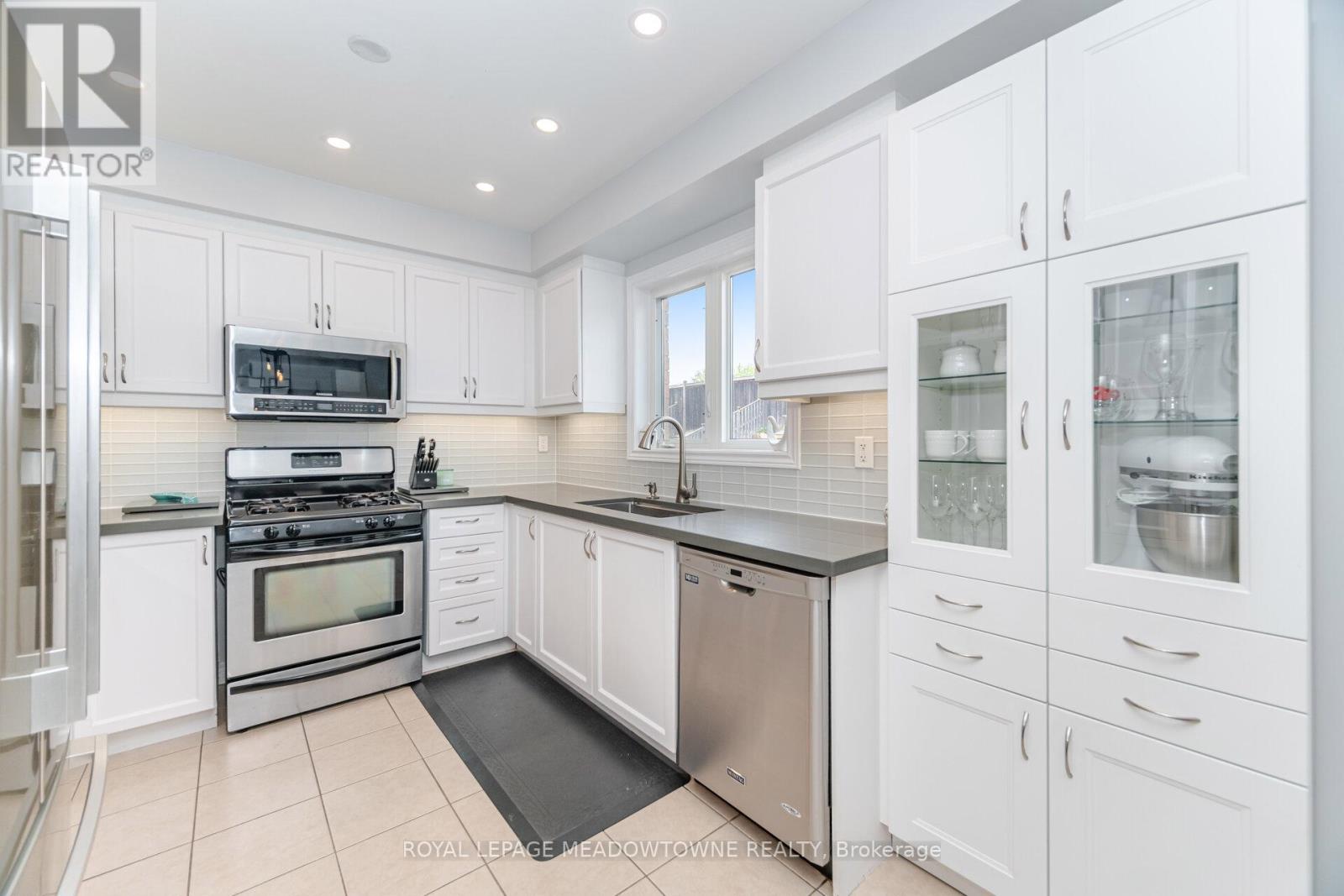 Photo 14 of 345 Bussel Crescent, Milton ON