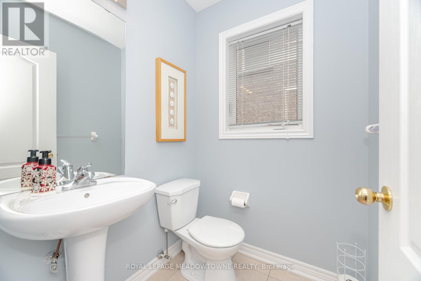Photo 17 of 345 Bussel Crescent, Milton ON
