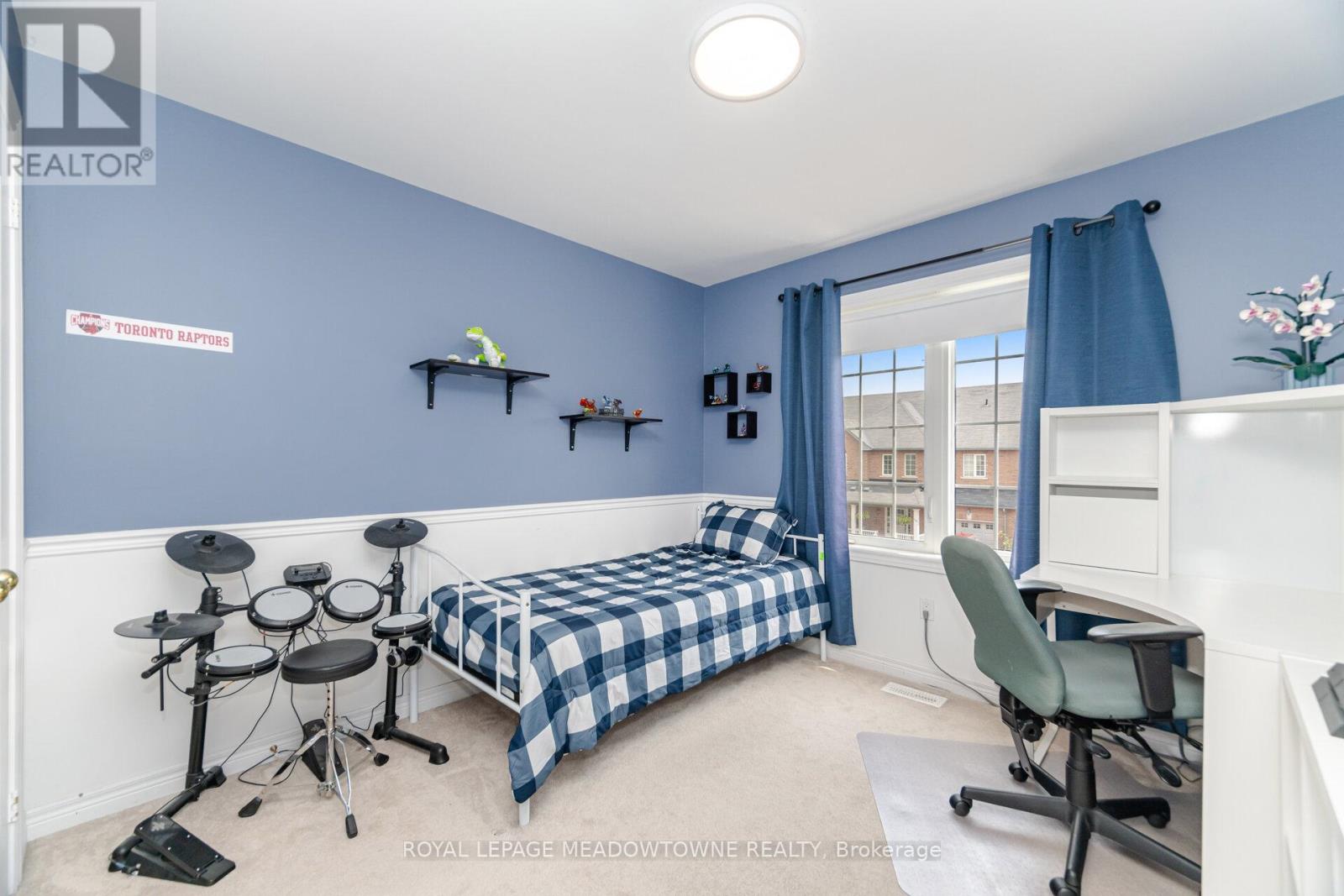 Photo 25 of 345 Bussel Crescent, Milton ON