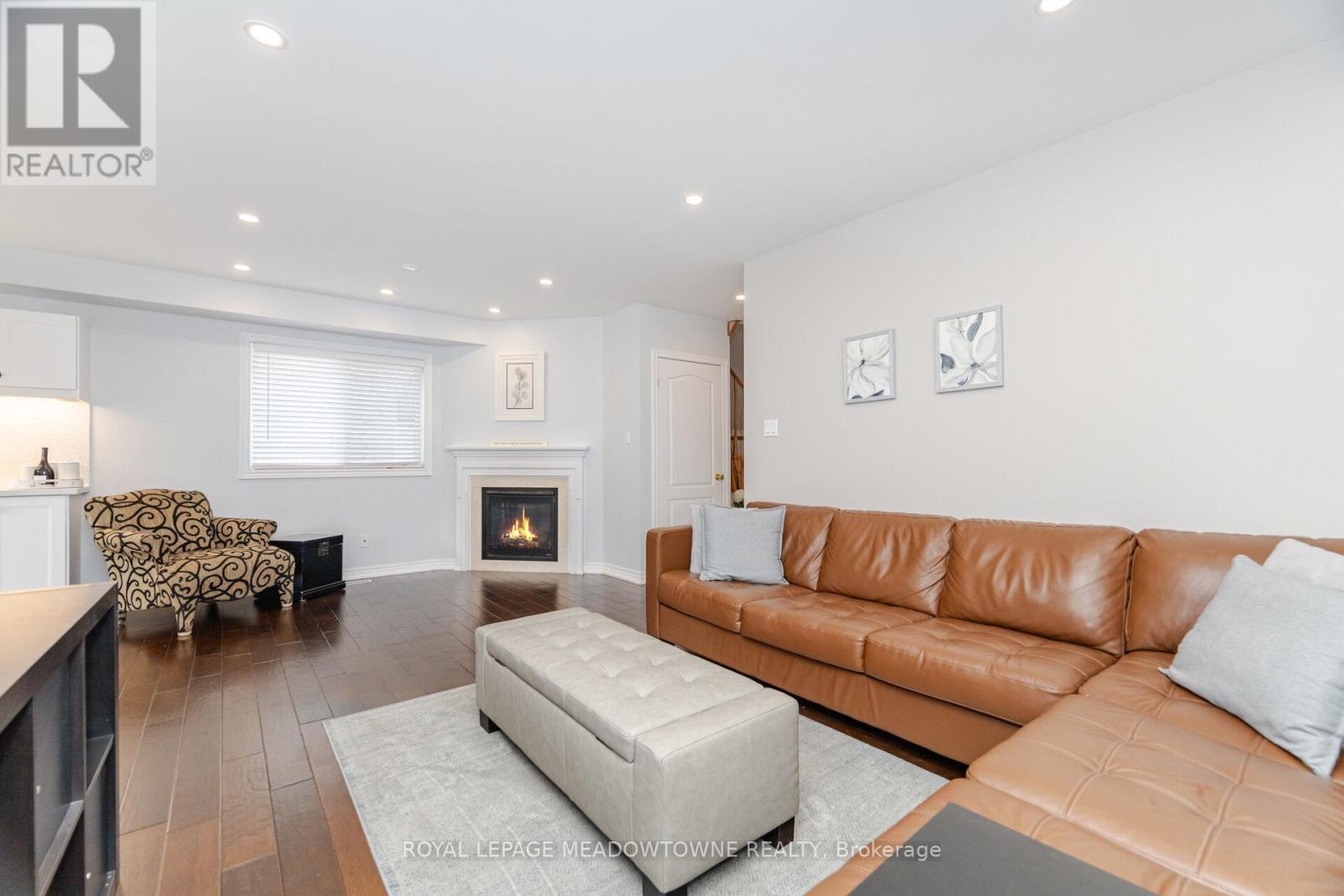 Photo 8 of 345 Bussel Crescent, Milton ON